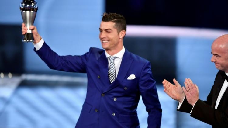 رونالدو يفوز بجائزة أفضل لاعب لعام 2016