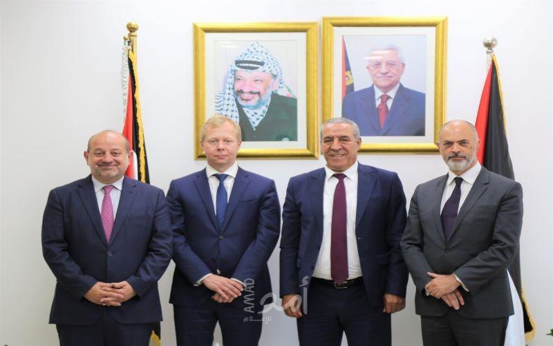 رام الله:  الشيخ يُطلع وفد  أوروبي على الاعتداءات المستمرة على المقدسات