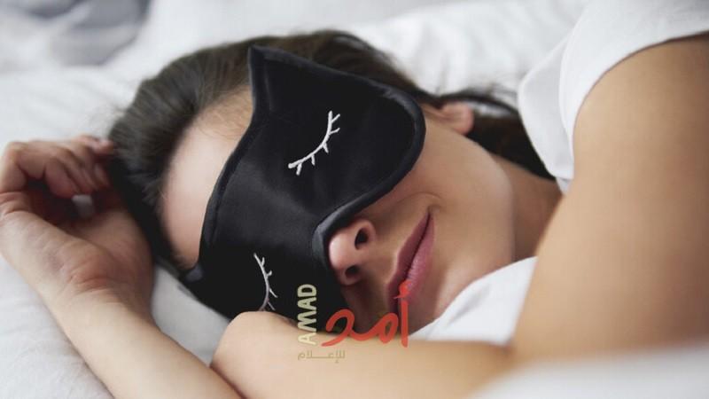 مخاطر صحية "غير متوقعة" لارتداء أقنعة العين المساعدة على النوم