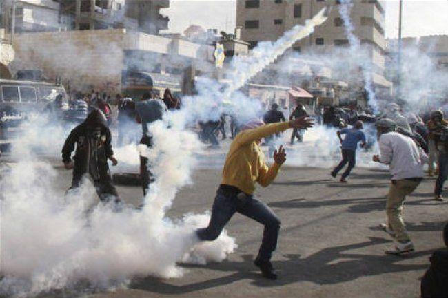 3 إصابات بمواجهات مع قوات الاحتلال على مدخل اريحا