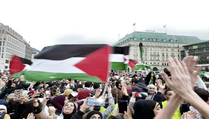 وقفة احتجاجية أمام "بوابة برلين" رفضًا للاحتلال الإسرائيلي