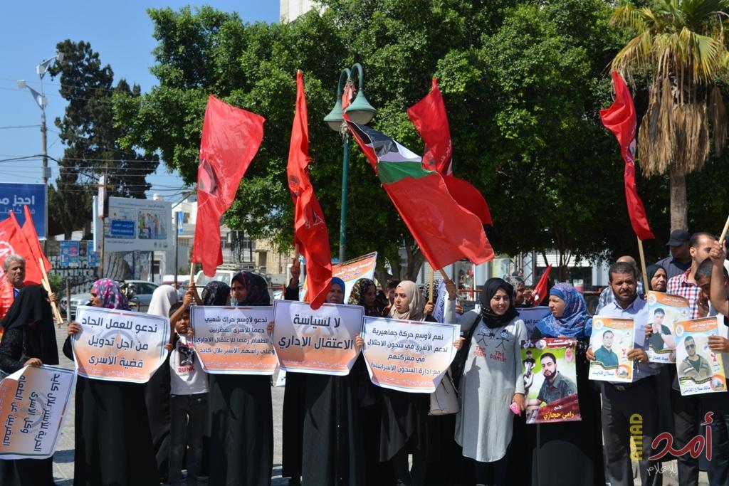 بالصور .. وقفة جماهيرية حاشدة بغزة تضامناً مع الأسرى ورفضاً لسياسة الاعتقال الإداري