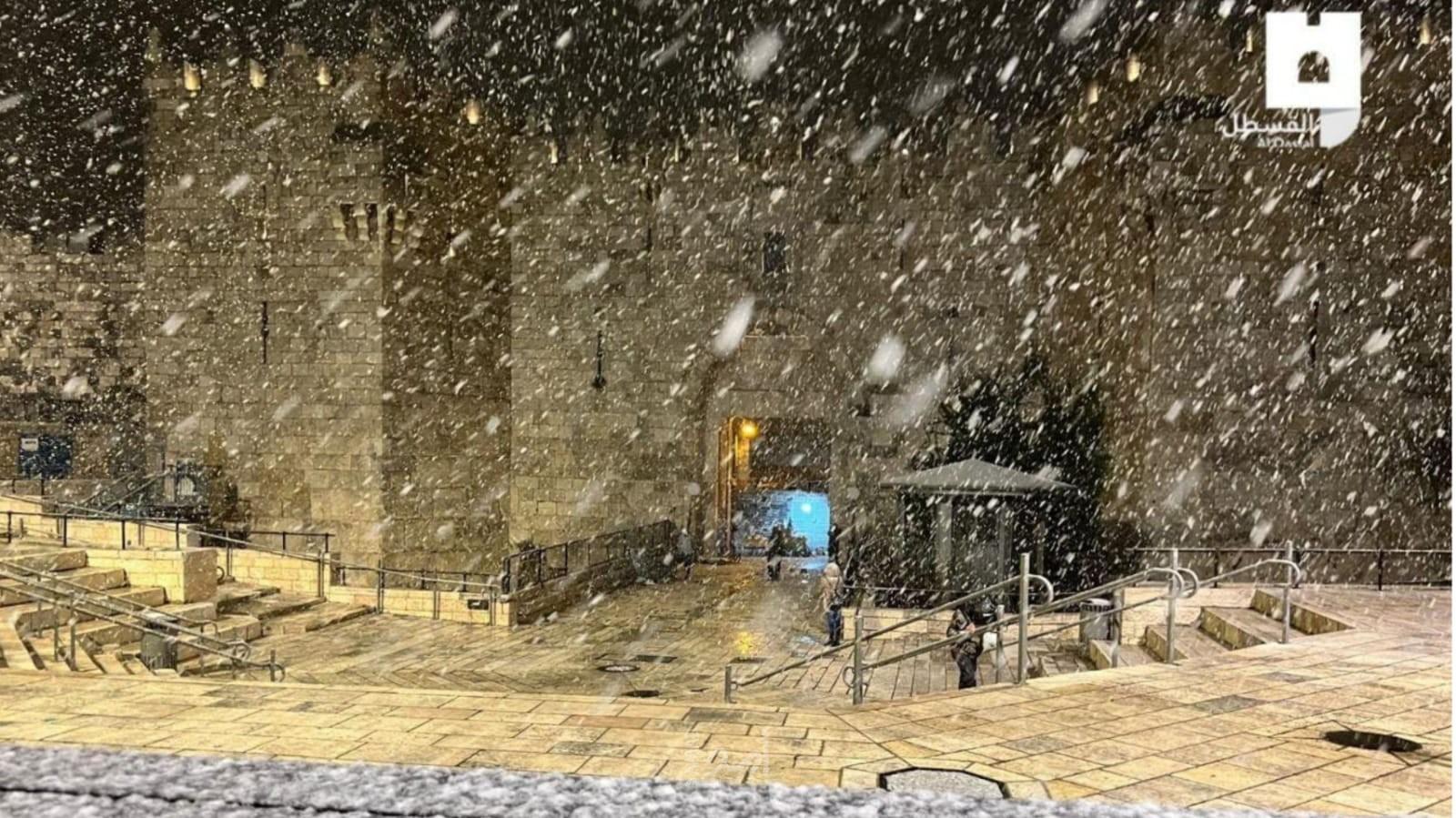بدء تساقط الثلوج في القدس والضفة