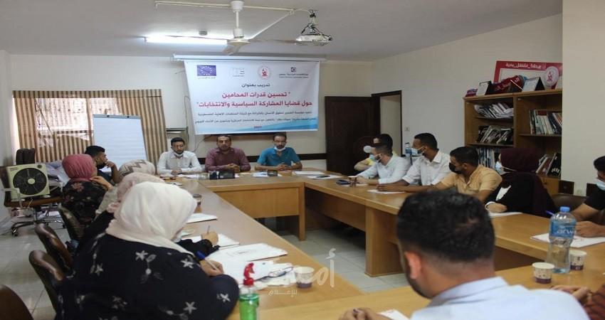 الضمير تفتتح دورة تدريبية لتحسين قدرات المحامين حول المشاركة السياسية والانتخابات