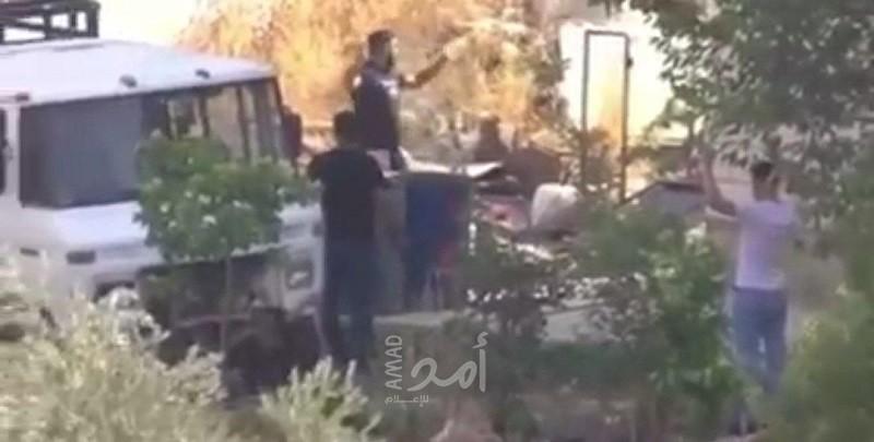 قوات الاحتلال تعتقل شابين من مدينة الخليل