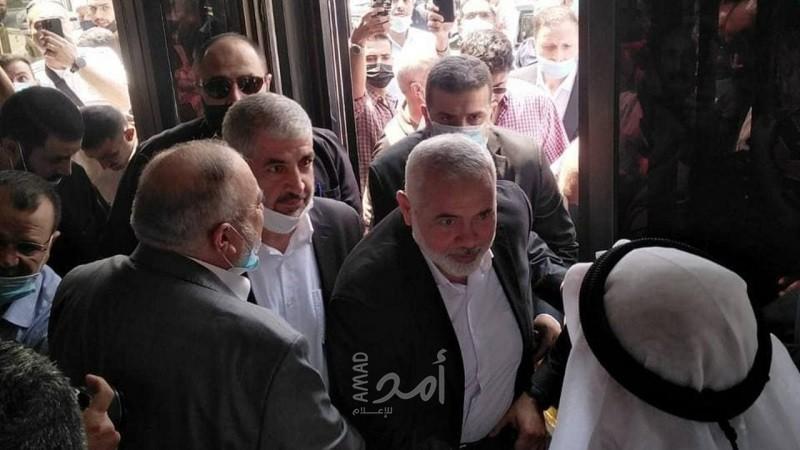 هنية ومشعل يشاركان بتشييع جثمان قيادي سابق بحماس في عمان