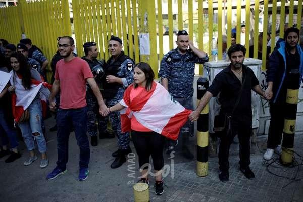 لبنان:الانتفاضة مستمرة والحريري لا زال رافضا دون شروطه ..أزمة وقود تطفو