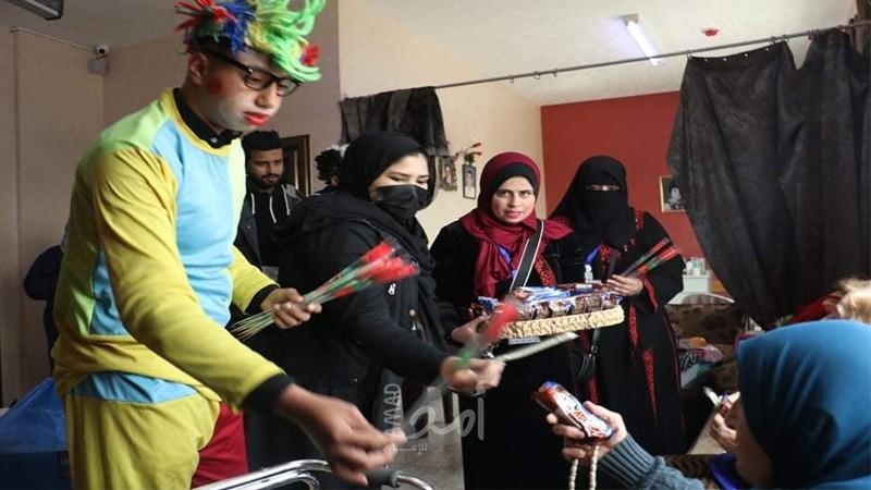 طلبة الإعلام ‍من جامعة الأقصى ‍يزورون ‍مركز الوفاء ‍لرعاية المسنين
