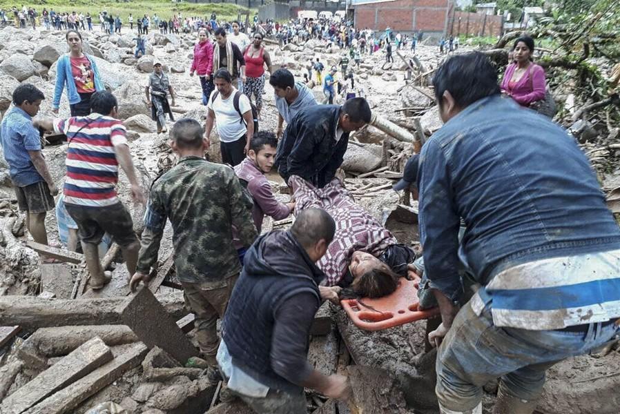 بالصور.. ارتفاع حصيلة القتلى الكولومبيين الى 254 شخص في انهيار ارضي