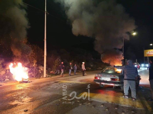 مواطنون في طولكرم يحتجون على مشكلة القطع المتكرر للتيار الكهربائي