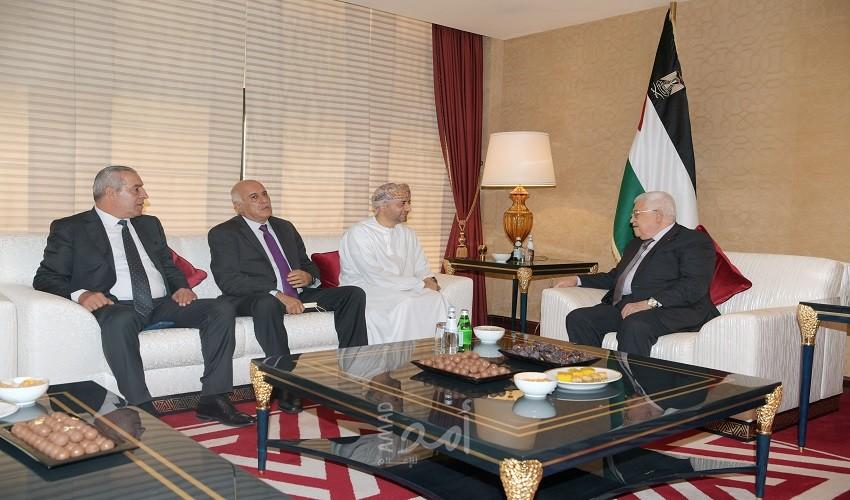 الدوحة: الرئيس عباس يستقبل رئيس اللجنة الاولمبية العمانية