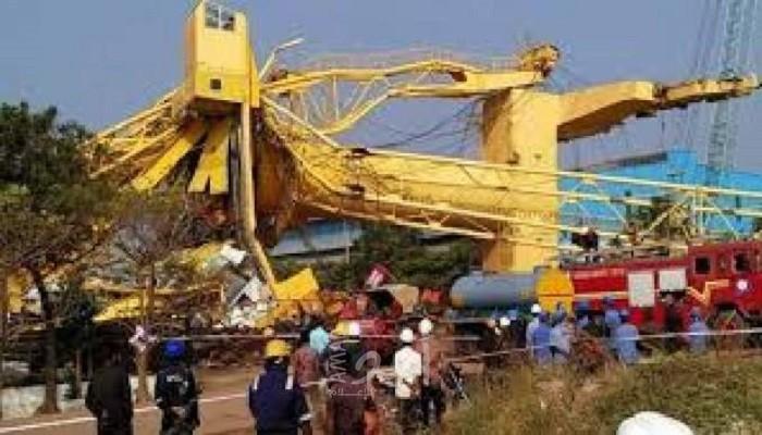 11 قتيلا جراء انهيار رافعة على حوض لبناء السفن جنوب الهند - فيديو