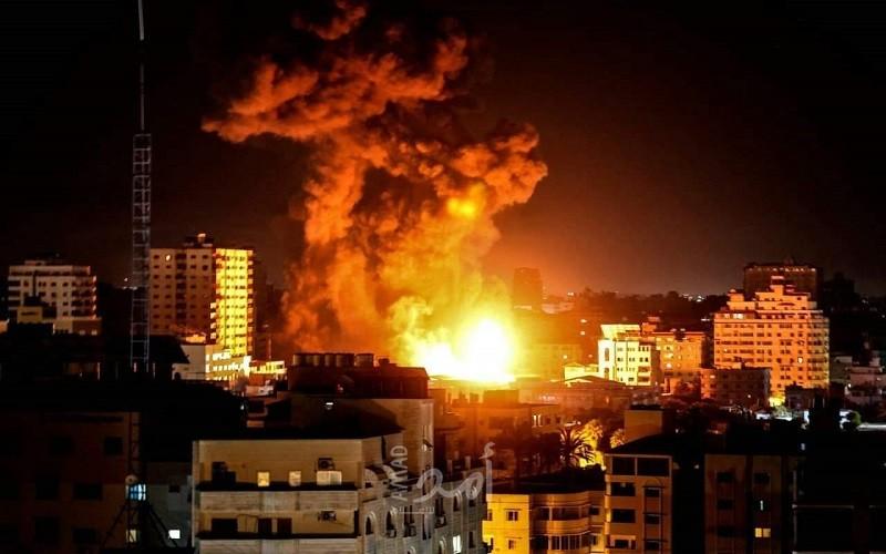 إعلام عبري: الجيش الإسرائيلي هاجم (65) هدفاً خلال نصف ساعة في غزة الليلة
