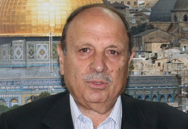 الحسيني: ثلث سكان القدس يعيشون خارج الجدار