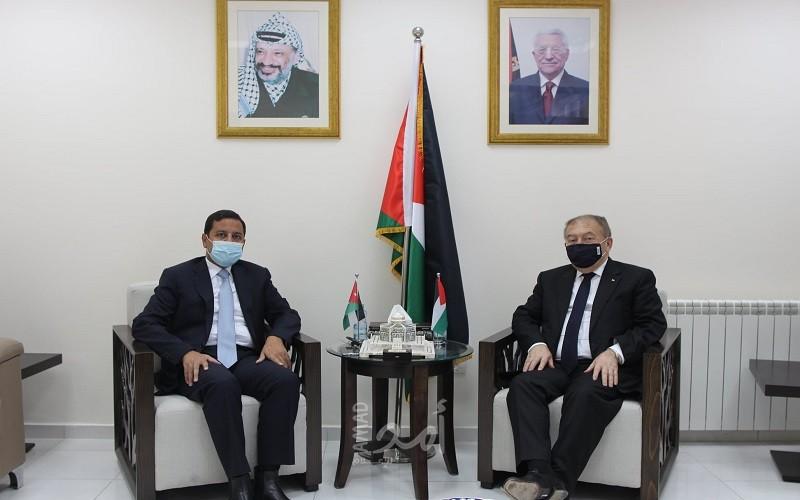 العسيلي والسفير الأردني يبحثان تعزيز علاقات التعاون الاقتصادي