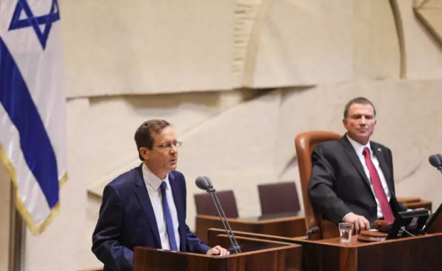 هآرتس: تمت الموافقة على التعيين رسمياً.. "إسحق هرتسوغ" رئيساً للوكالة اليهودية