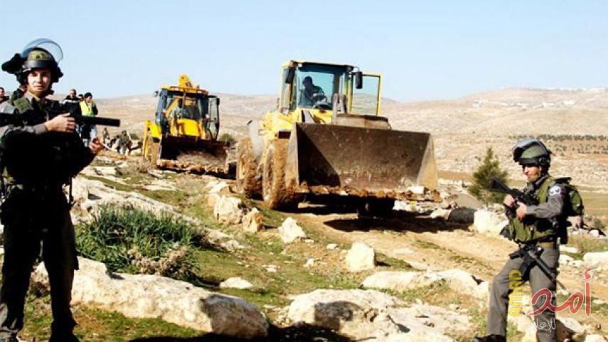 قوات الاحتلال تهدم معرشات لمزارعين بالخليل