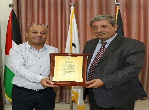 ابو هولي جامعة الأقصى رافداً مهماً ورافعةً للقضايا الوطنية ورائدة في مجال البحث العلمي
