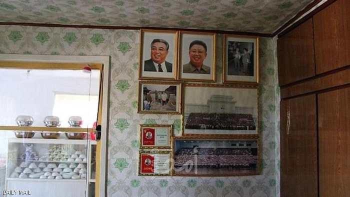 أم تواجه السجن.. بسبب صور زعماء كوريا الشمالية