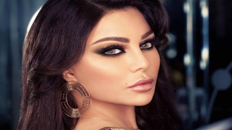 تعليقات مفبركة تضع النجوم في مأزق .. تعرف