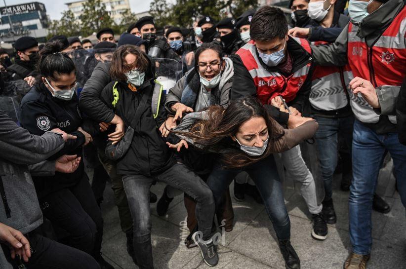 احتجاجات في تركيا على قرارات أصدرها إردوغان مؤخرا
