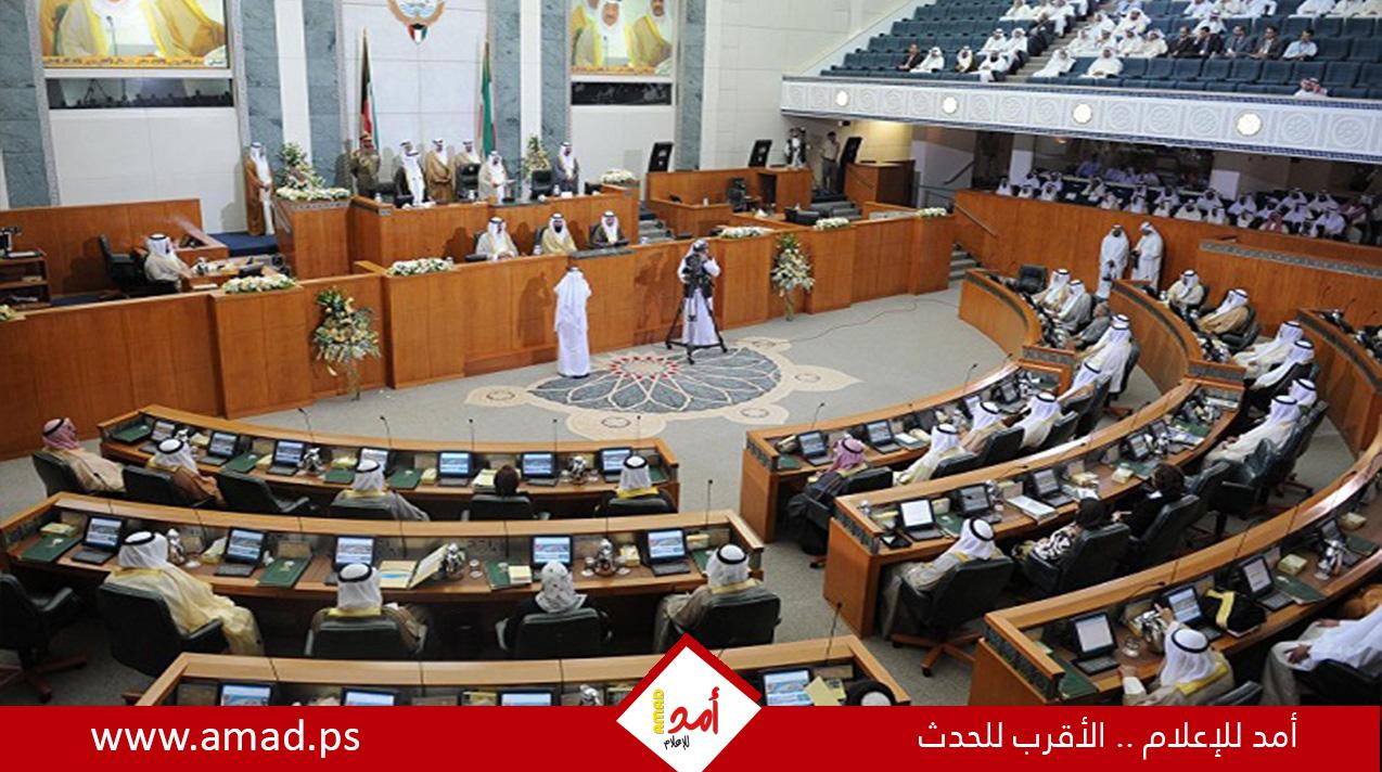 الكويتيون يدلون بأصواتهم في الانتخابات البرلمانية