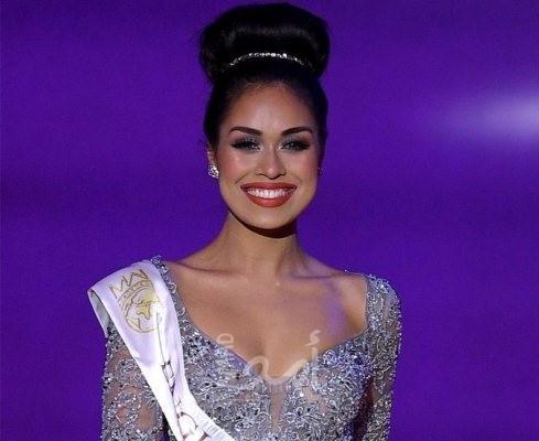 ملكة جمال إنجلترا "تتخلى عن تاجها" لمكافحة كورونا