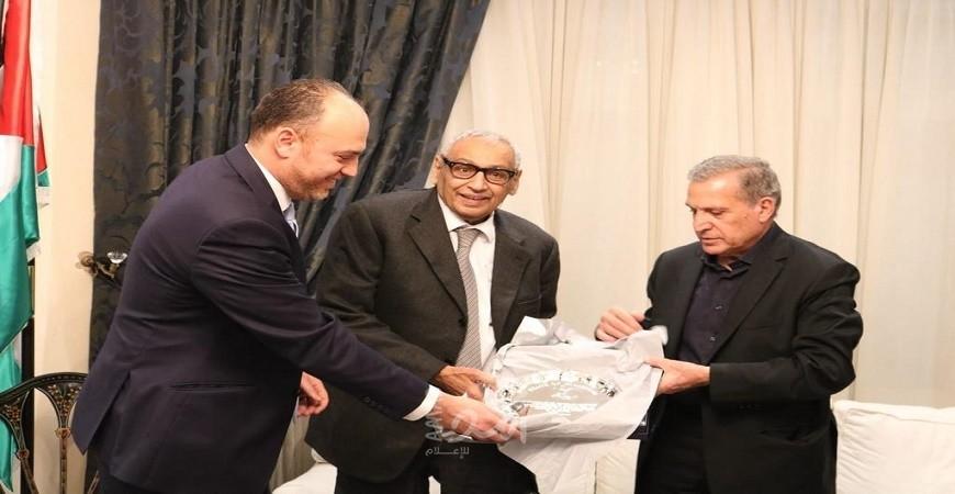 سفارة فلسطين تكرم السفير الكويتي في لندن