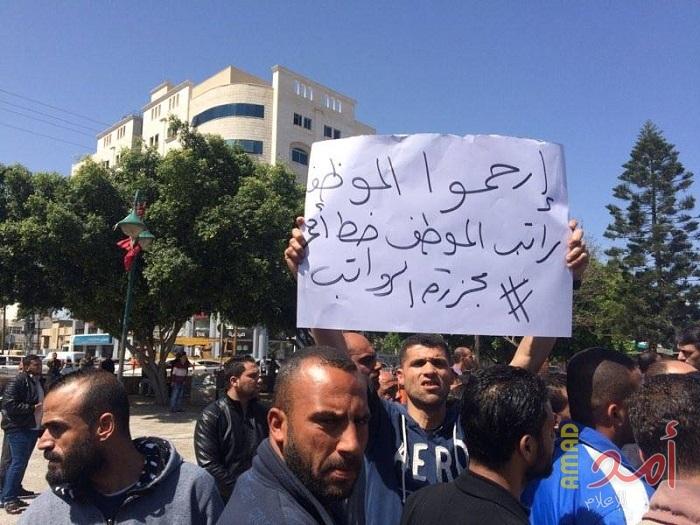 موظفون مقطوعة رواتبهم يناشدون "أشتية" وفتح:  "ألا تشعرون بحجم المصائب التى تحل علينا"