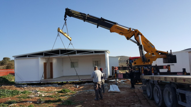 بدء نقل عشرات المستوطنين إلى مستوطنة "عمخاي" الجديدة على أراضي سنجل