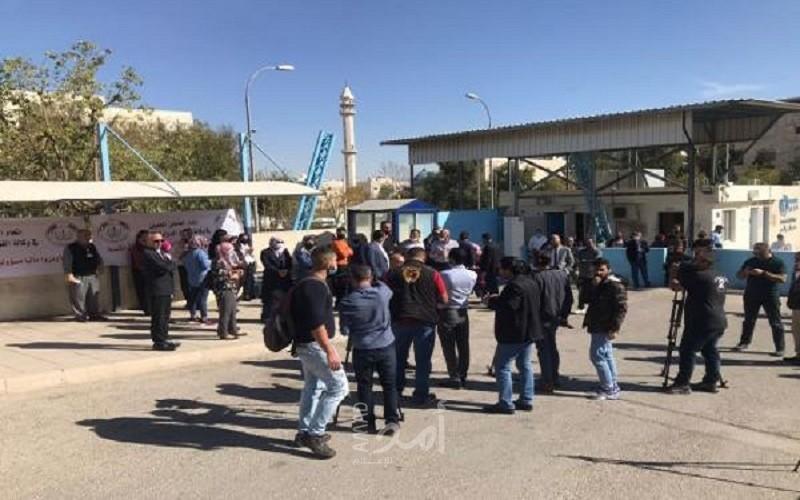 الأردن: موظفو "الأونروا" ينظمون وقفة احتجاجًا على عدم تنفيذ مطالبهم