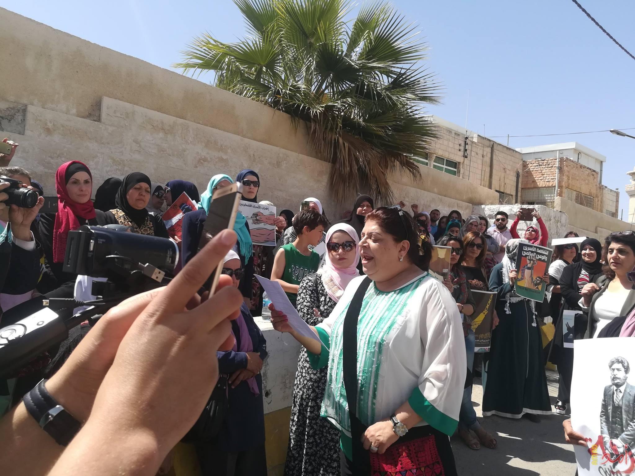 عمان: اعتصام نسائي أمام هيئة الامم المتحدة تضامنا مع الاسرى  الفلسطينيين
