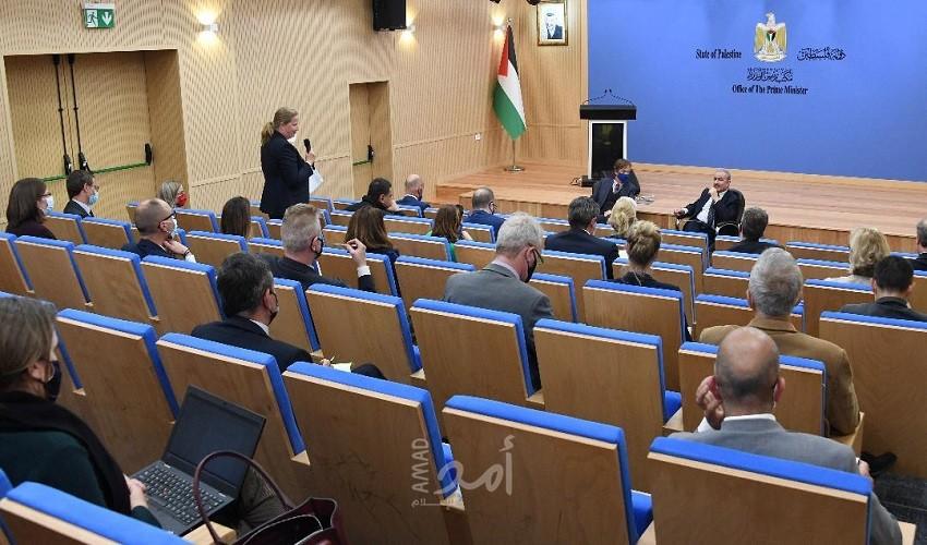 اشتية يطالب بضغط أوروبي لإلزام إسرائيل بإجراء الانتخابات في القدس