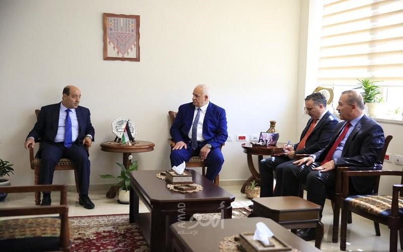 رام الله: وزير الداخلية يزور المدرسة الوطنية الفلسطينية للإدارة