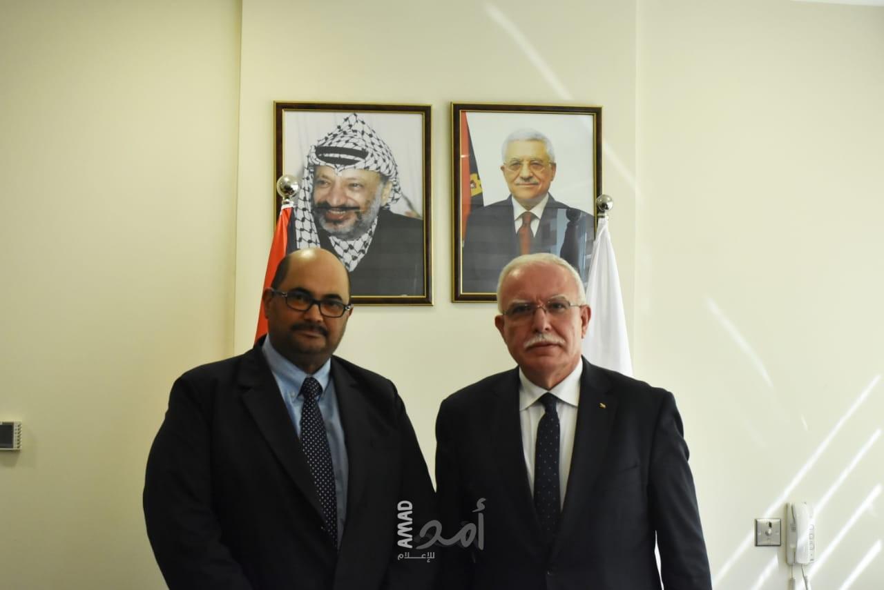 المالكي يتسلم دعوة موجهة من رئيس جنوب إفريقيا إلى الرئيس محمود عباس لزيارة رسمية لبلاده