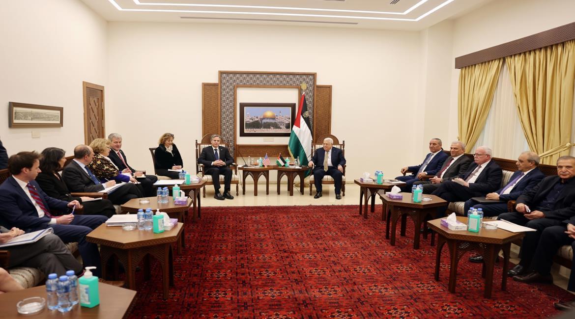 عباس: اتخذنا قرارات لحماية شعبنا ووقف الاجراءات الأحادية هي الطريق لفتح أفق سياسي