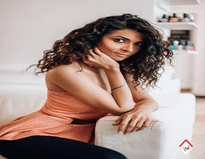 ساندرا فارس تحقق نجاحات دولية في عالم الموضة والأزياء