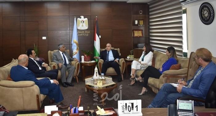 وزير العمل بحكومة رام الله يبحث مع جمعية البنوك بفلسطين آفاق التعاون المشترك