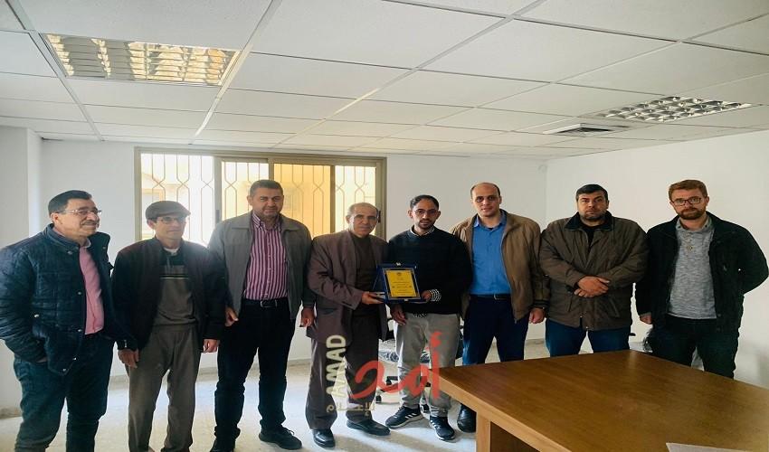 نقابة الصحفيين تكرم الصحفي هاني أبو رزق وتؤكد على حرية العمل الصحفي
