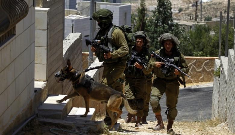 قوات الاحتلال تداهم منازل المواطنين في القدس