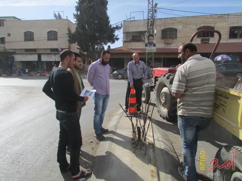 بالصور .. بلدية الزبابدة تبدأ العمل في دوار الشهيد أبو عمار