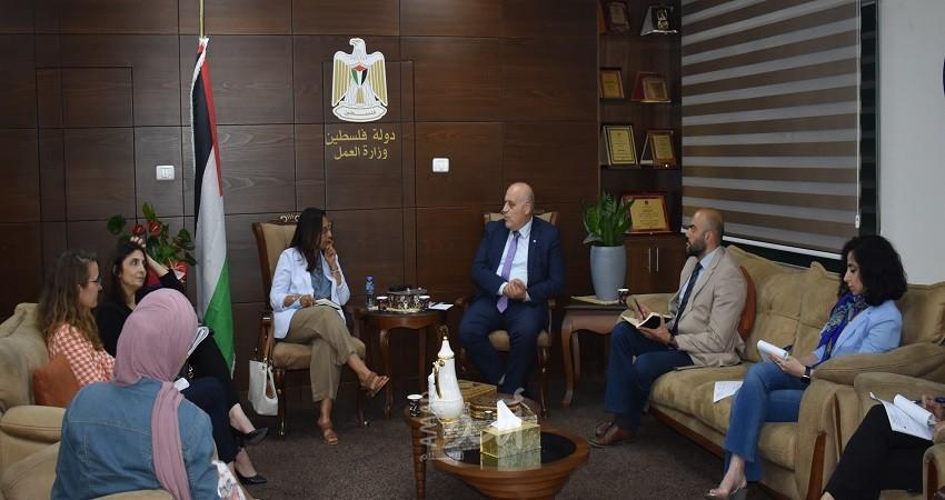 أبو جيش يبحث مع مديرة اليونسكو الجديدة عدة قضايا تتعلق بتطوير قطاع العمل
