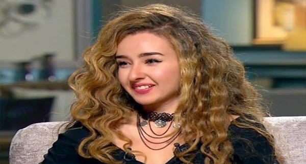 هنا الزاهد تنفى تخليها عن فيلمها "قصة حب"