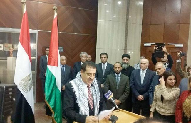 معرض لوحات ضمن فعاليات اليوم العالمي للتضامن مع الشعب الفلسطيني