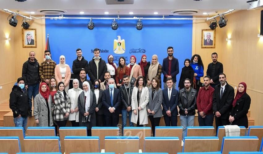 اشتية: أهمية إعادة فتح القنصلية الامريكية في القدس يأتي للحفاظ على حل الدولتين