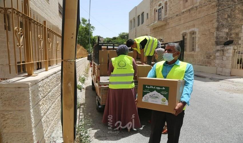 تنمية بيت لحم  وإغاثة 48 يوزعان طرودًا ووجبات غذائية للمؤسسات الإيوائية