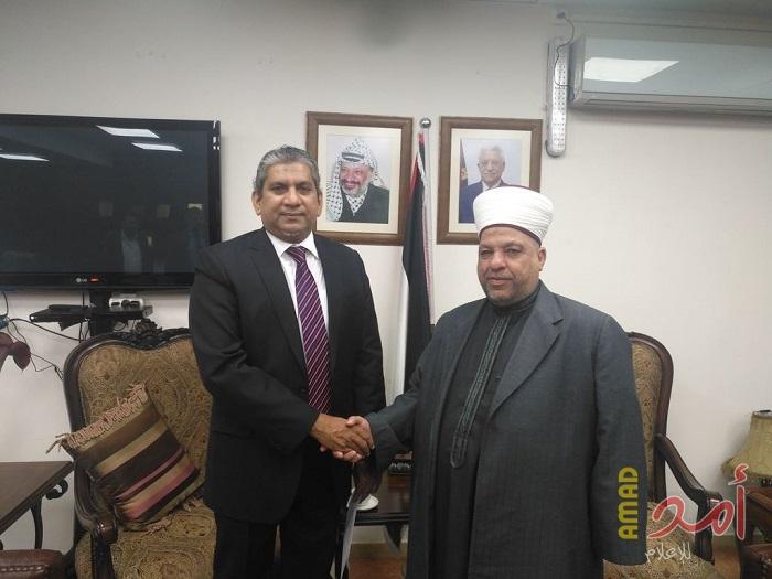 وزير الأوقاف يطلع سفير سيرلانكا على أوضاع المقدسات