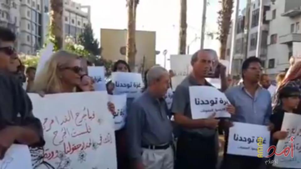 بالفيديو والصور.. حراك ارفعوا العقوبات عن غزة في رام الله: لا حصار ولا تجويع..دم الشهدا ما بضيع"