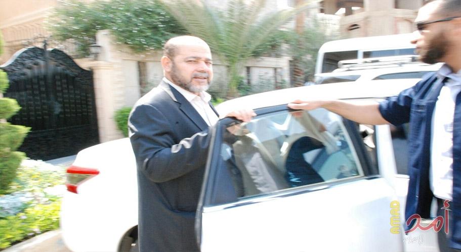 ردا على" فتواه".. أبو مرزوق ينصح بإلغاء متابعة أدرعي