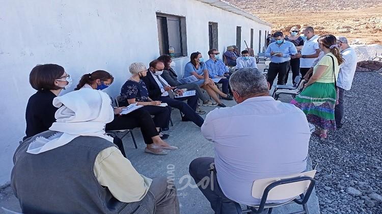 ممثلو دول أوروبية يتفقدون مدرسة تجمع رأس التين المهددة بالهدم من سلطات الاحتلال